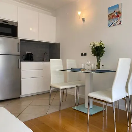 Azur Flat شقة *